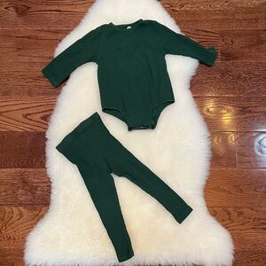 Knotted Fern organic ribbed bodysuit and pants in forest green. 12-18